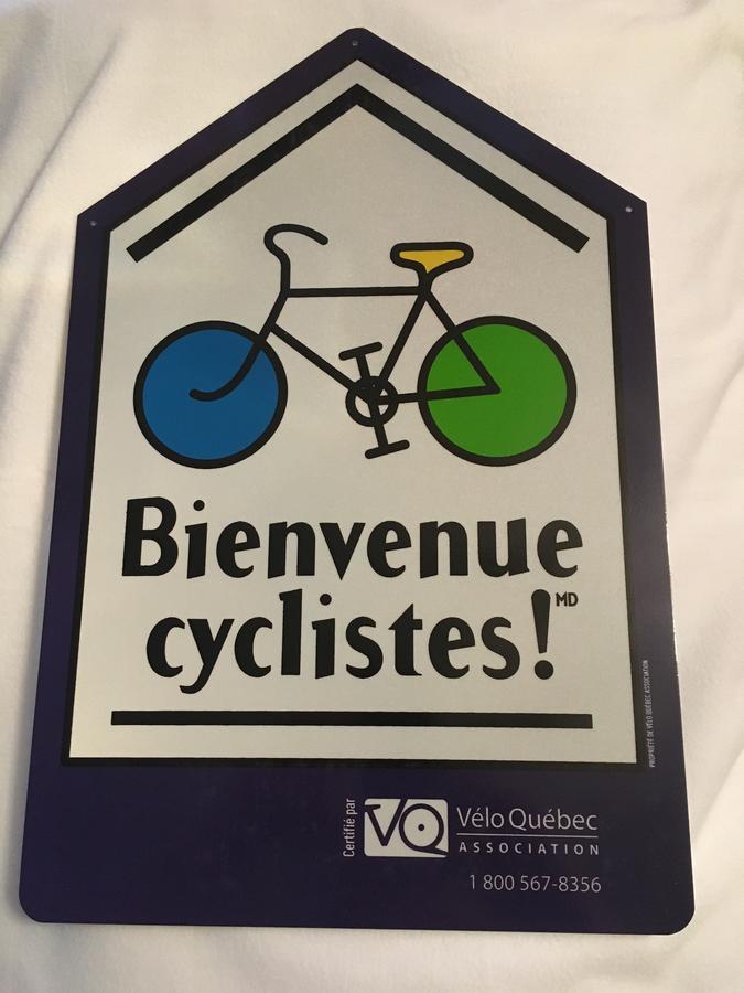 ホテルLes Soins De Vicky Lac-Mégantic エクステリア 写真